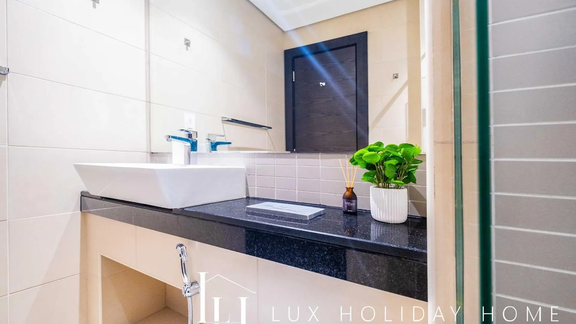 Lux The Silverene Marina View Suite 2 Dubai United Arab Emirates